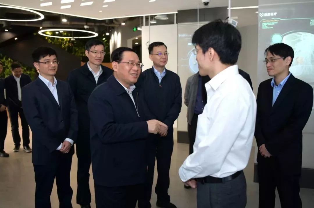 （李强书记对智能医疗兴趣浓厚，询问总技术在沪落地情况）